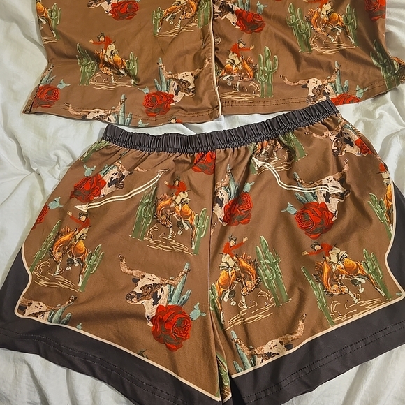 Women's Large Rodeo Quicy Pajama Set with Cactus and Cowboy Print: Super Soft - Picture 4 of 6